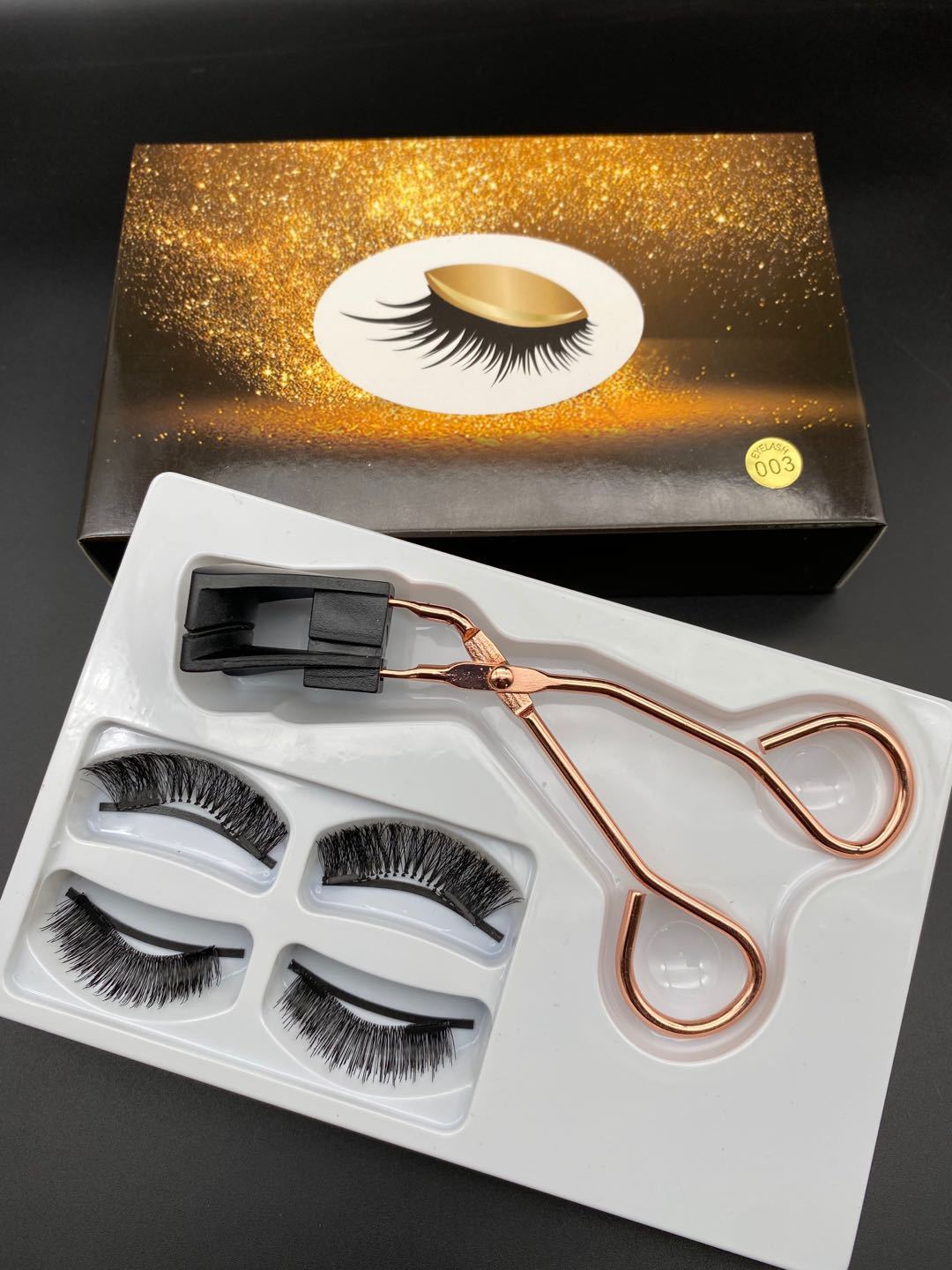Magnetic Eyelashes Set -flawless, voluminous lashes without damaging your natural ones! No glue, no eyeliner, just pure magnetic magic.